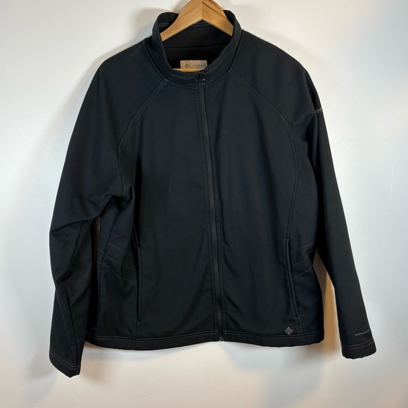 Columbia Jackets & Blazers - Columbia Women’s Black Omni-Shield Softshell Windbreaker Jacket Size 1X